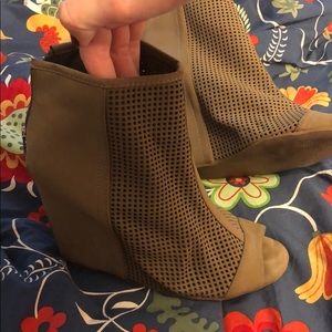 Juicy Couture Wedges